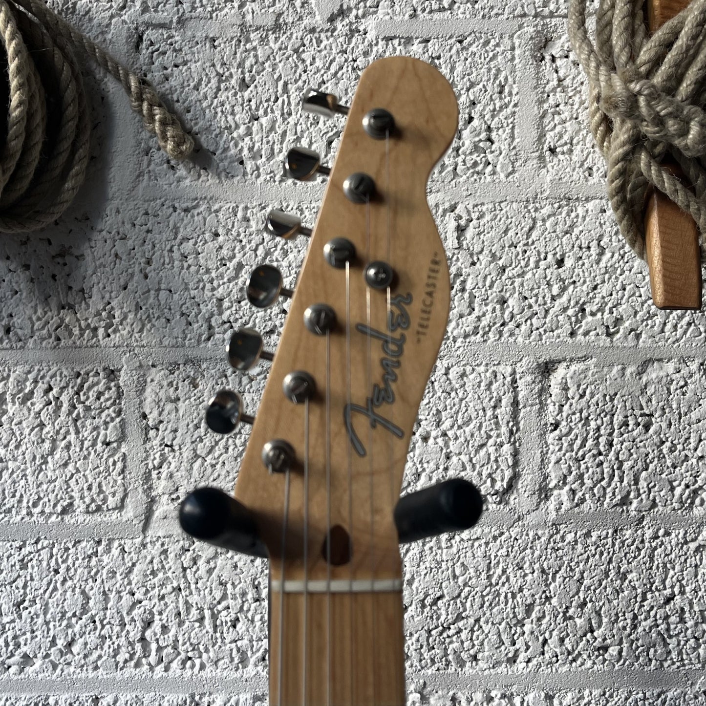 Fender MIJ Offset Telecaster Fiesta Red headstock