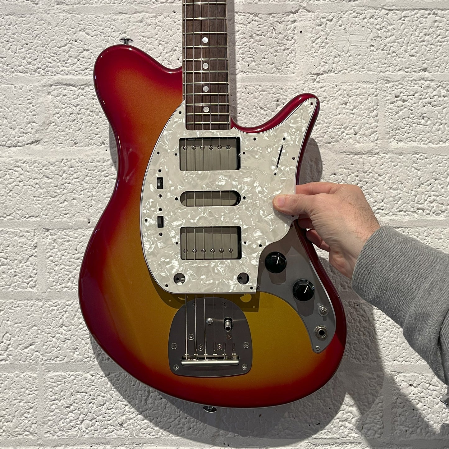 OOPEGG Trailbreaker Fireburst Pickguard white pearl