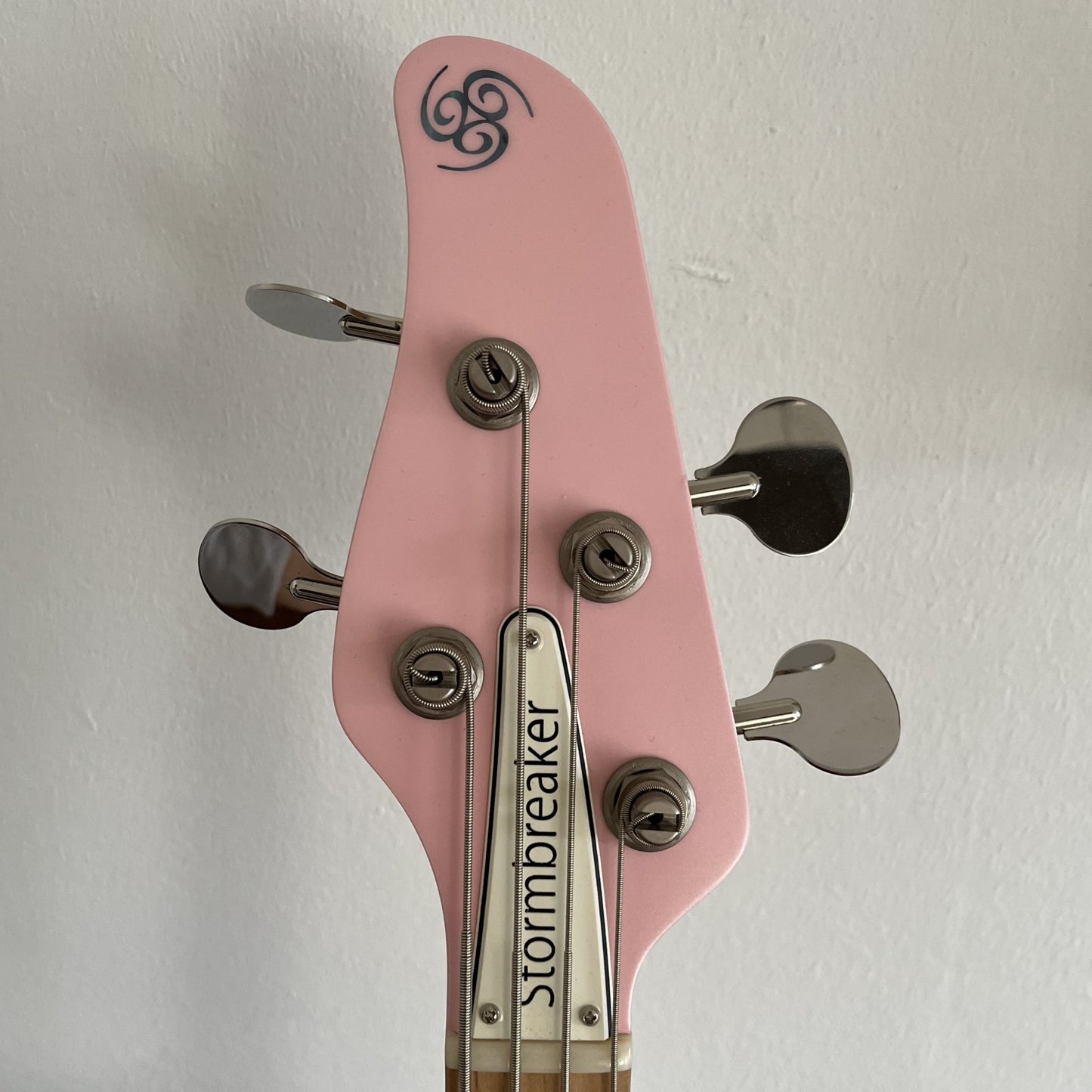 Oopegg Stormbreaker pearl pink headstock