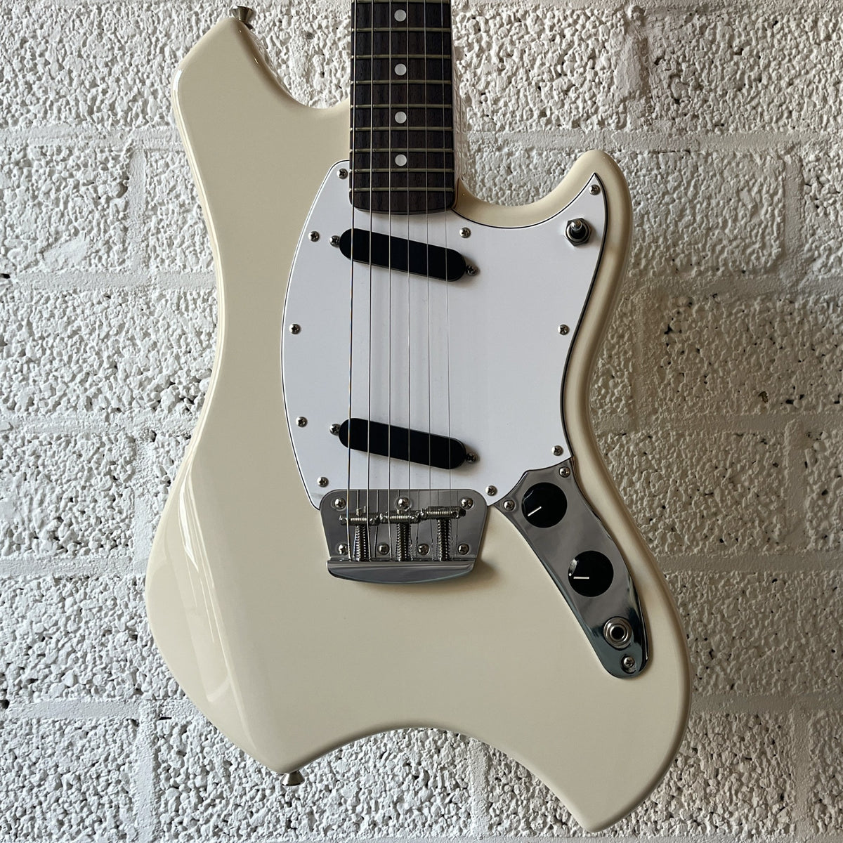 kaminari swinger 69 desert sand body closeup