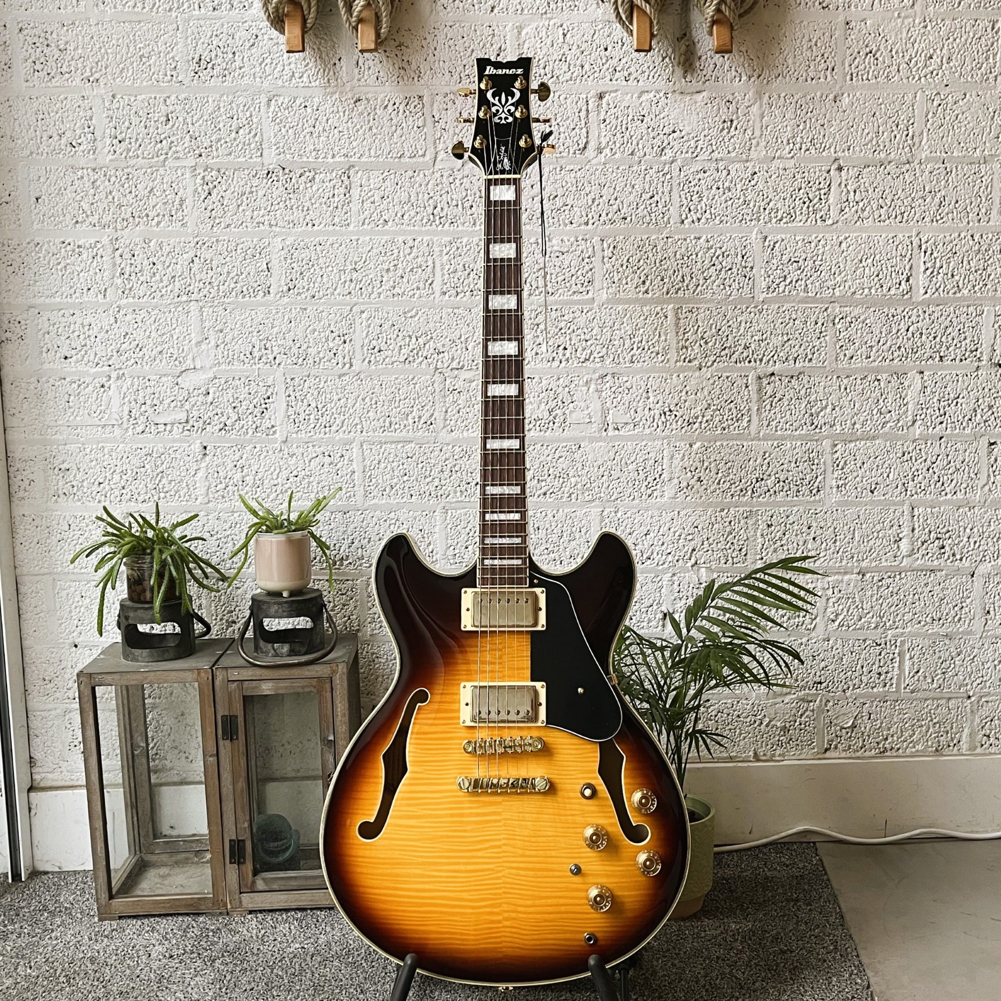 ibanez jsm10em john scofield two tone burst semi-hollow electric guitar