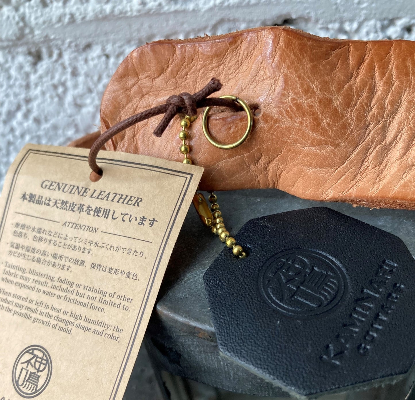 KAMINARI Washed Leather Strap Natural tags