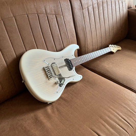 Kaminari Liquid White couch body