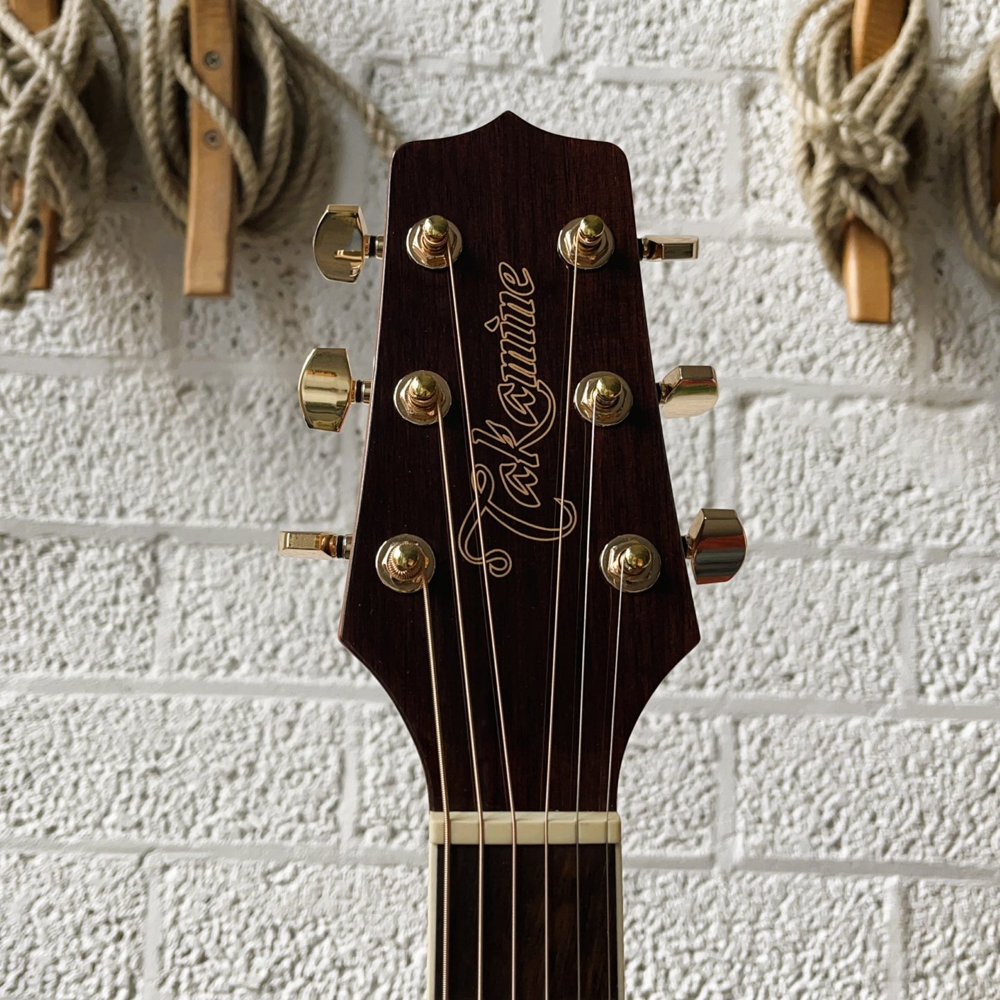 takamine gn51ce electro acoustic guitar brown sunburst headstock