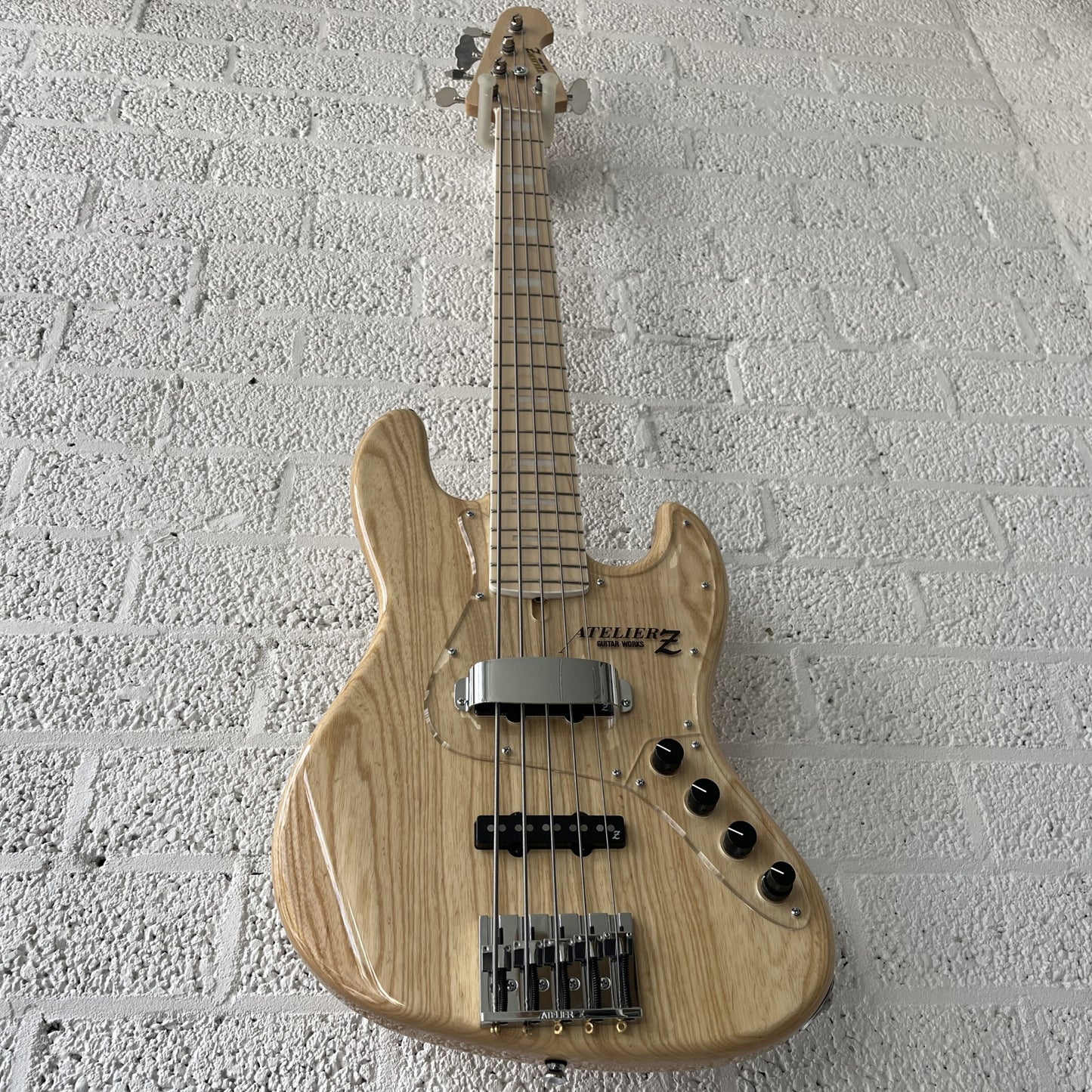 atelier z m265 natural 5-string bass low angle
