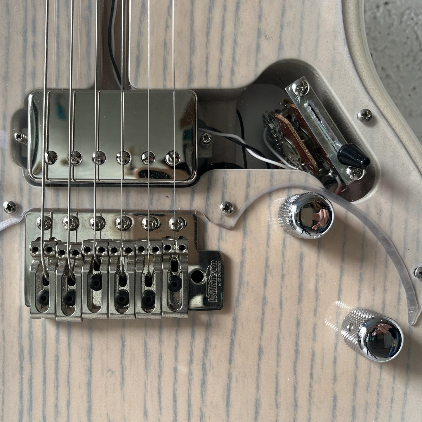 kaminari liquid electric guitar metallic white burst pickup bridge