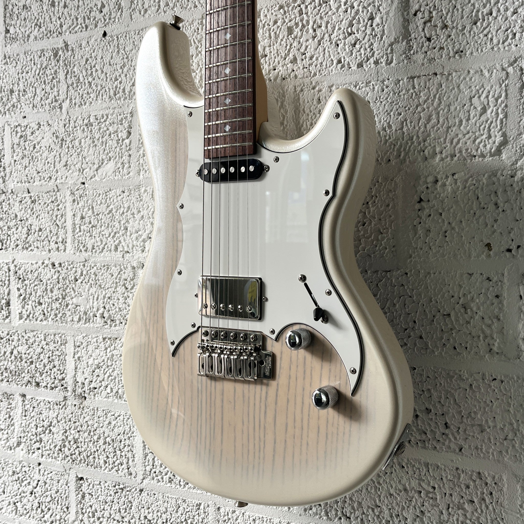 KAMINARI Liquid See-Through Metallic White Burst – Boutique Guitar KAMINARI Liquid See-Through Metallic White Burst – Boutique Guitar