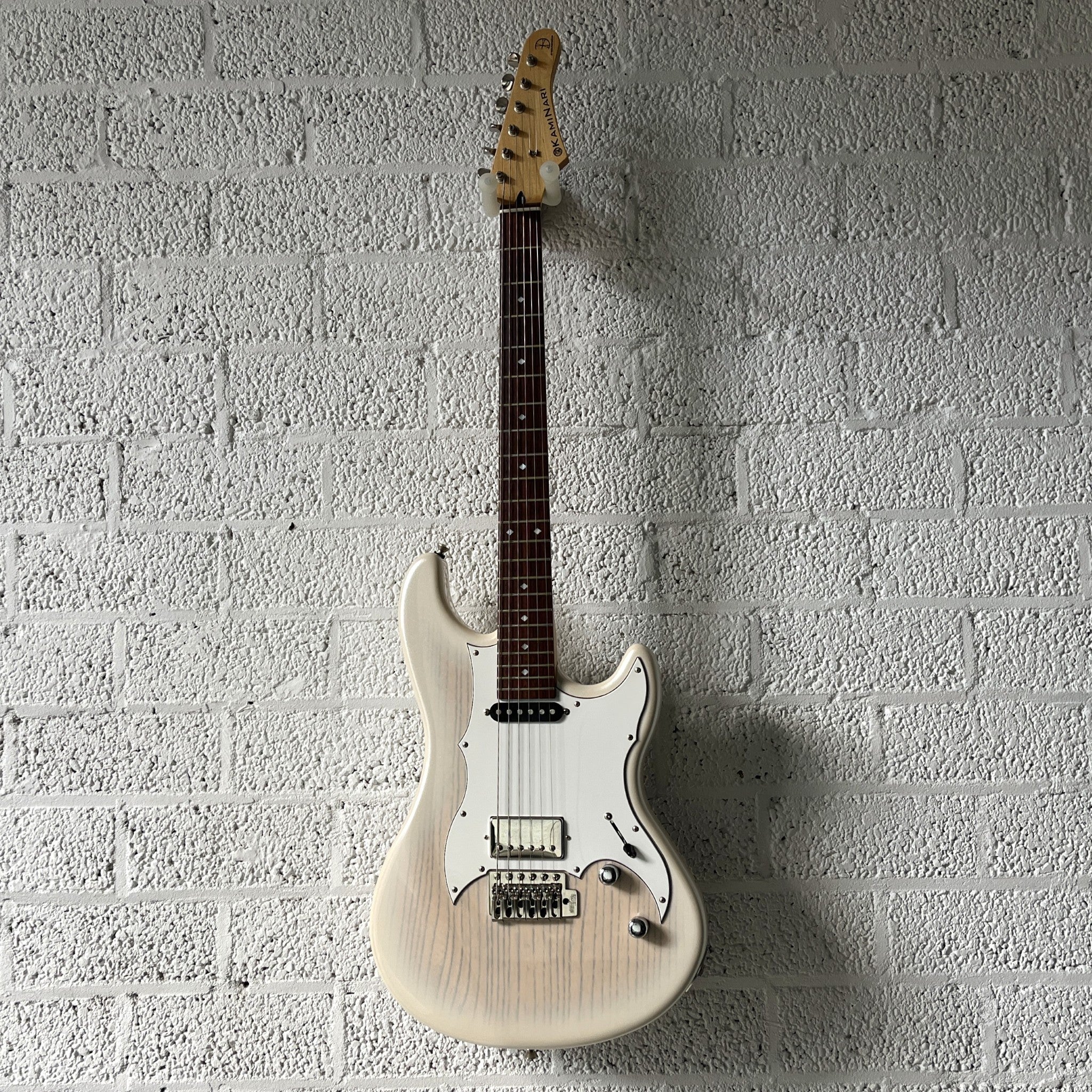 kaminari guitars liquid エレキギター【本日取引のみ】 KAMINARI Liquid See-Through Metallic White Burst – Boutique Guitar