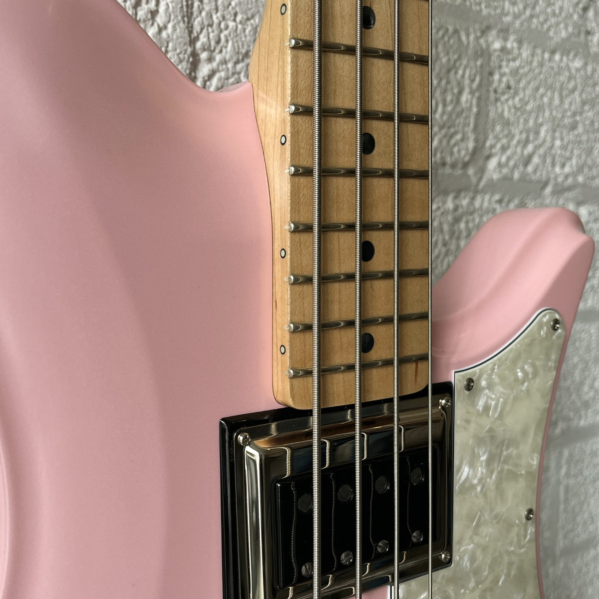 oopegg stormbreaker bass pearl pink pearloid pickguard fretboard