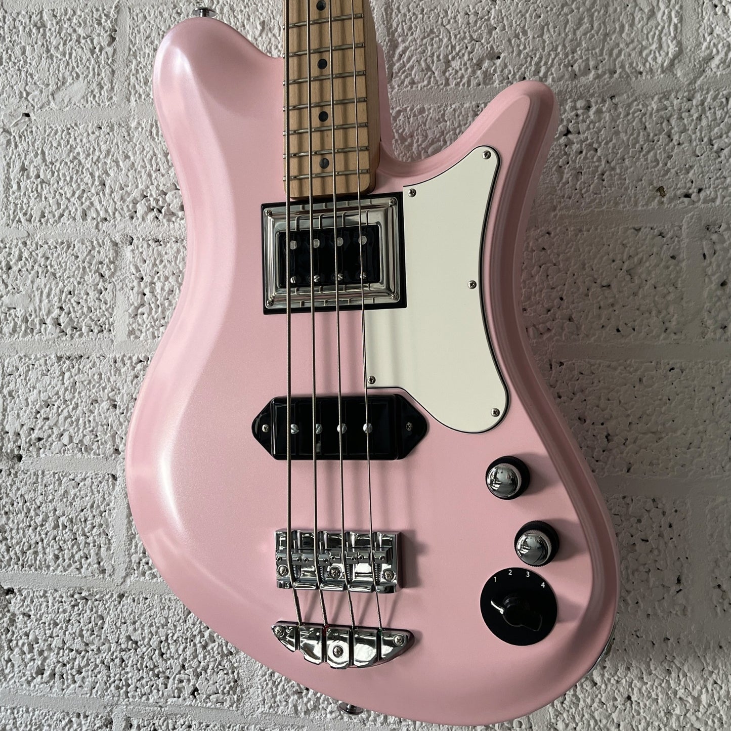 oopegg stormbreaker bass pearl pink body closeup angled