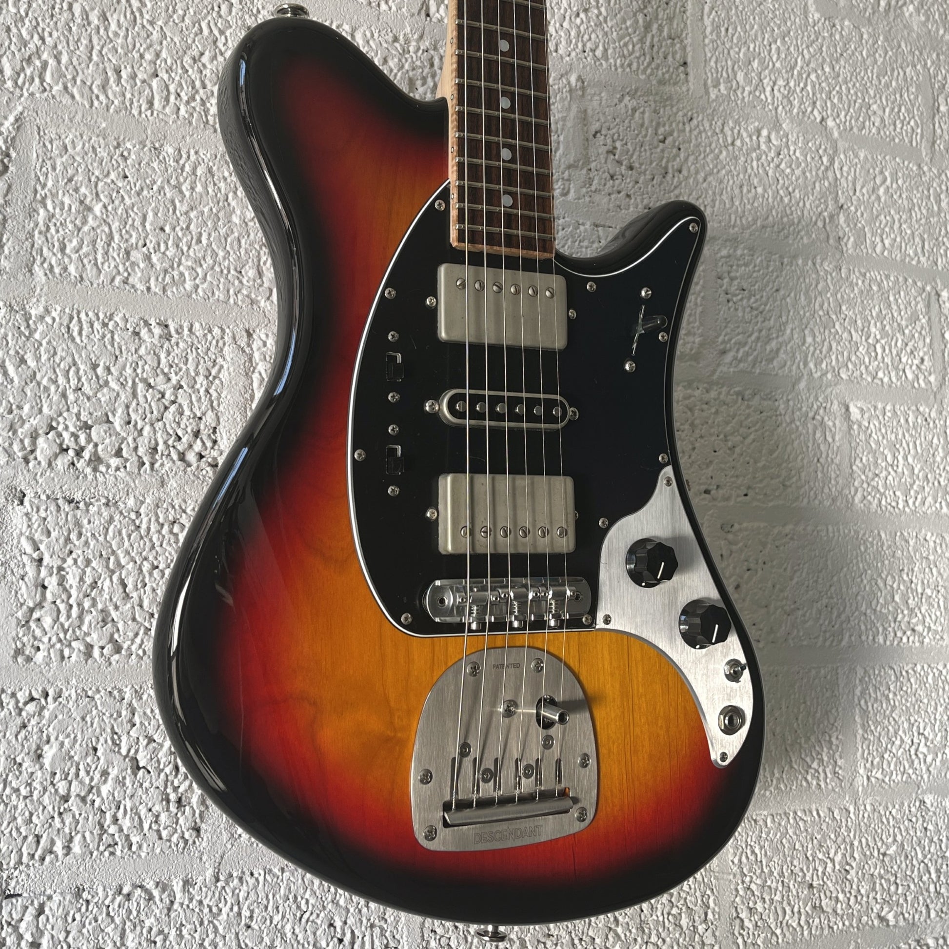 oopegg trailbreaker mk1 3-tone sunburst body closeup angled