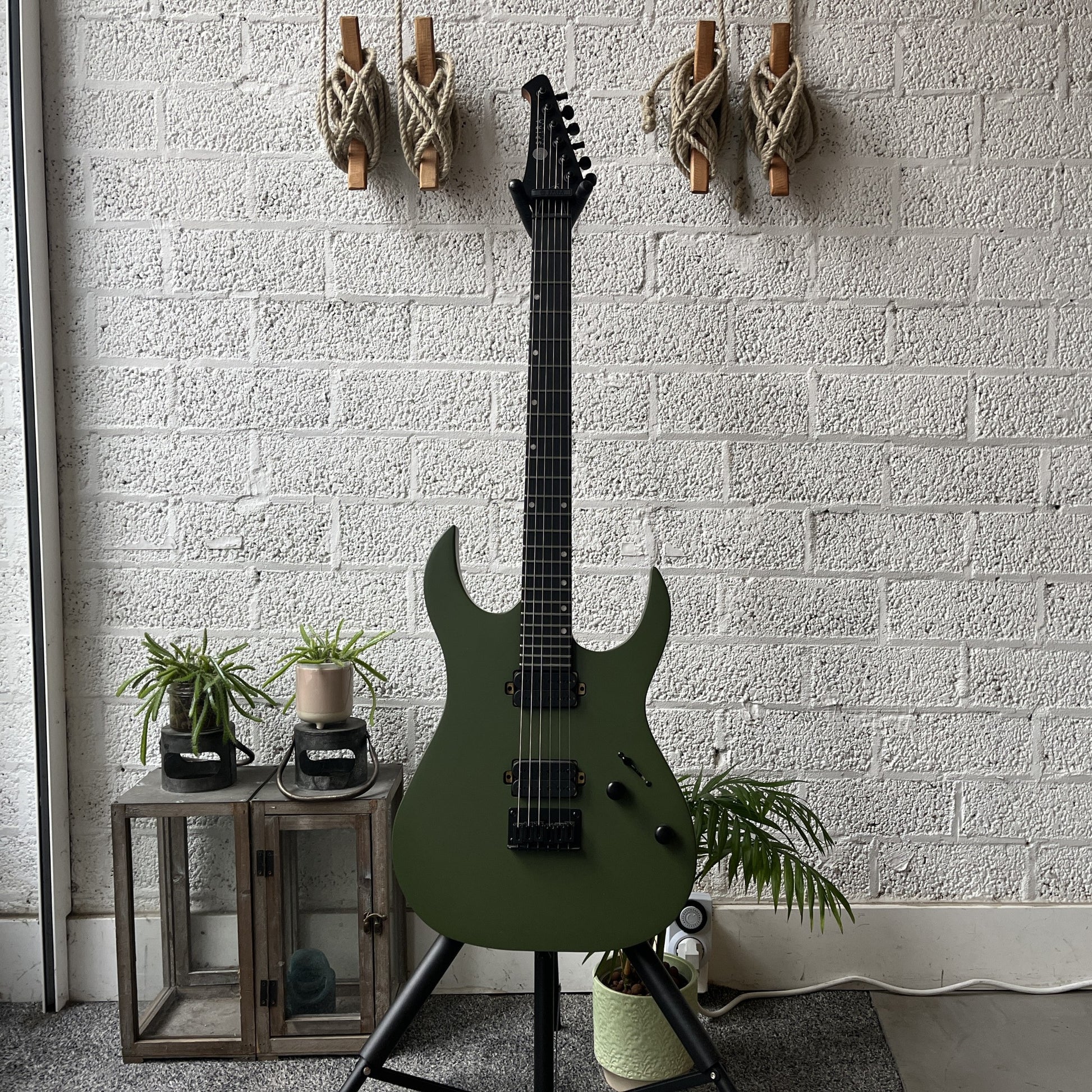 spira s-400 satin dark green electric guitar front view