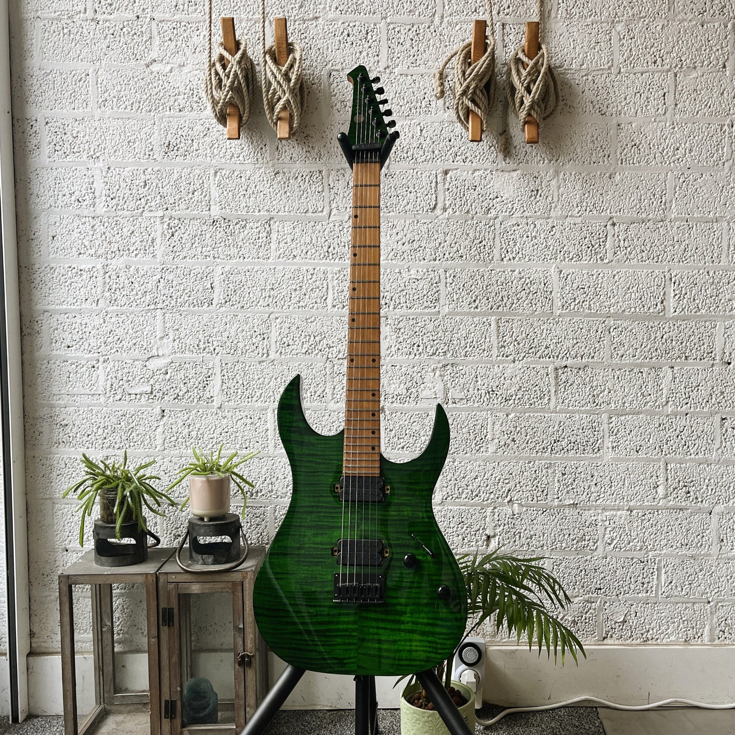 spira s-450 transparent green electric guitar front view