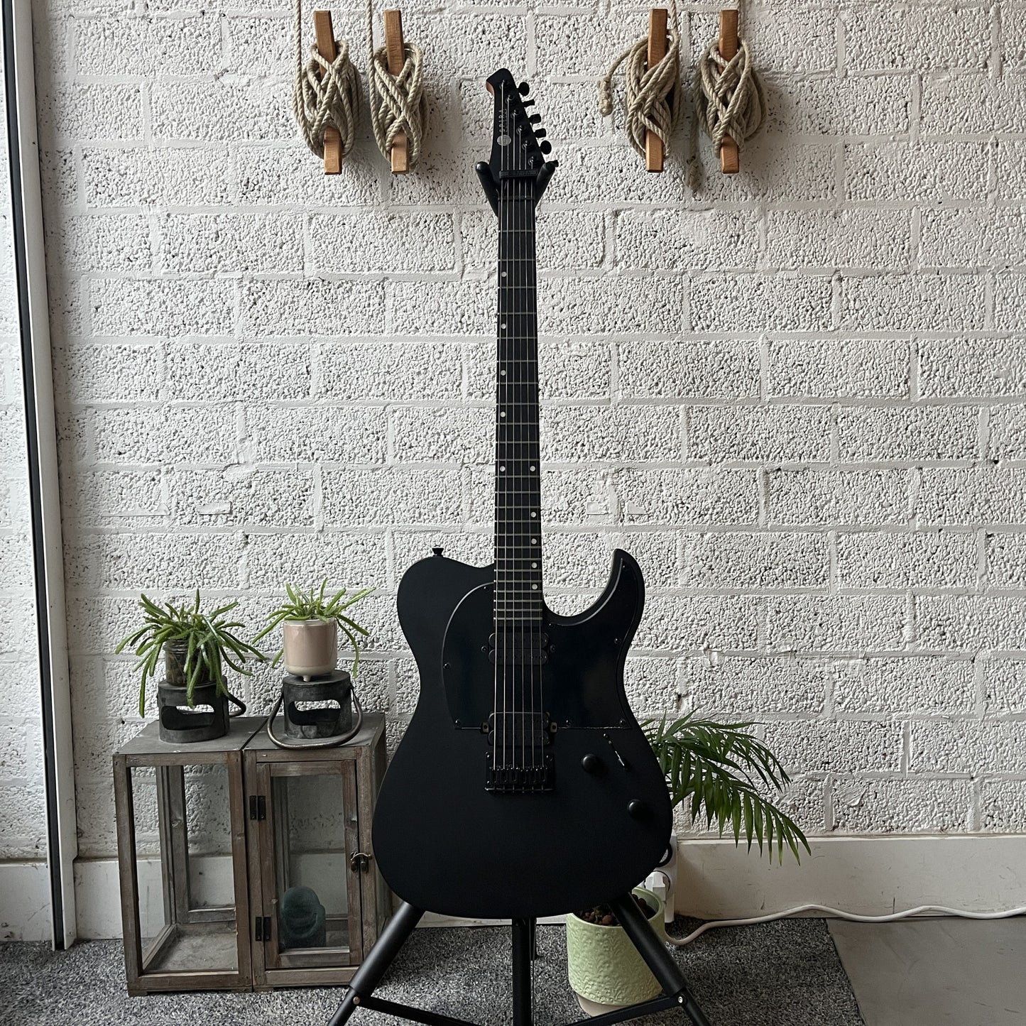 spira t-400 satin black electric guitar front view
