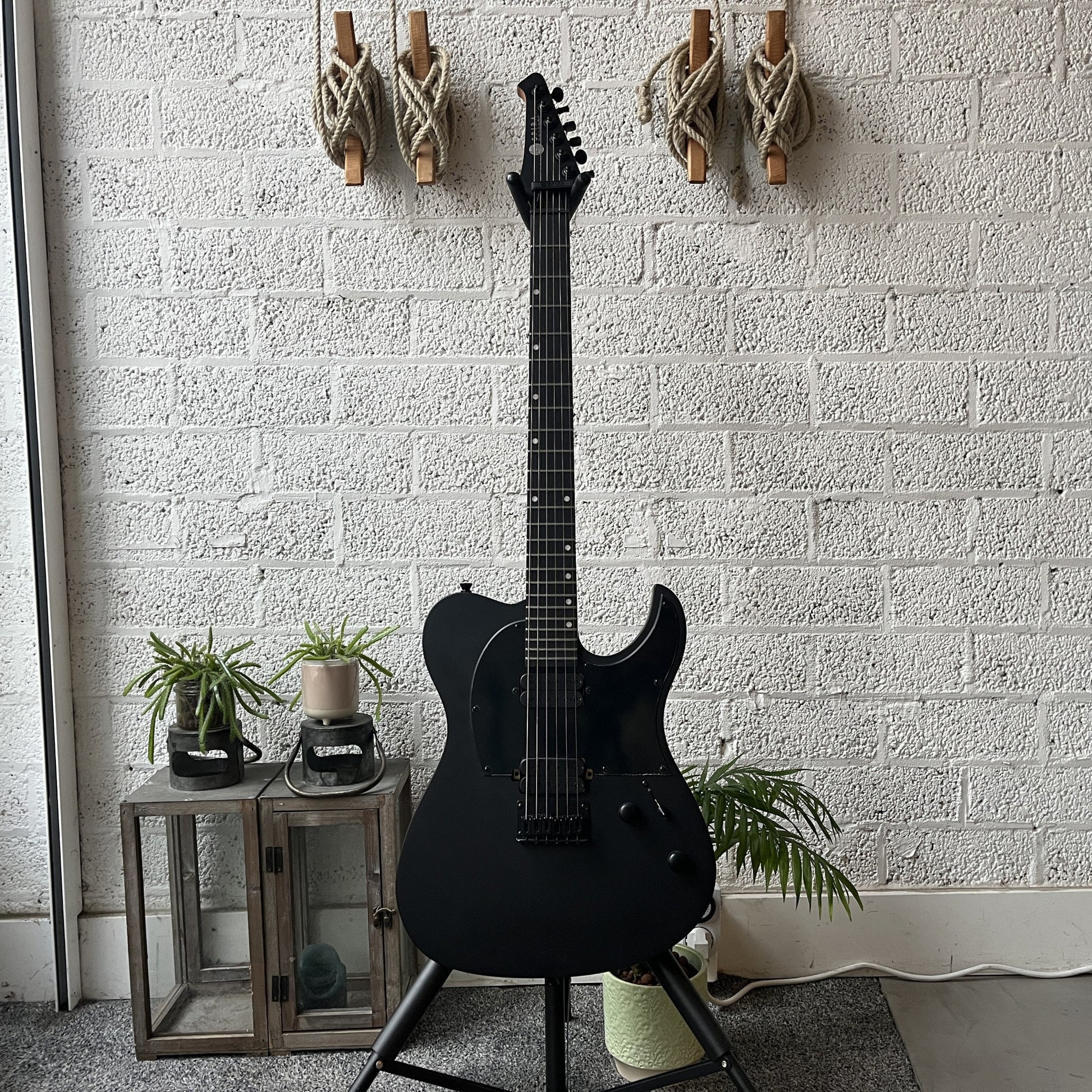 spira t-400 satin black electric guitar front view
