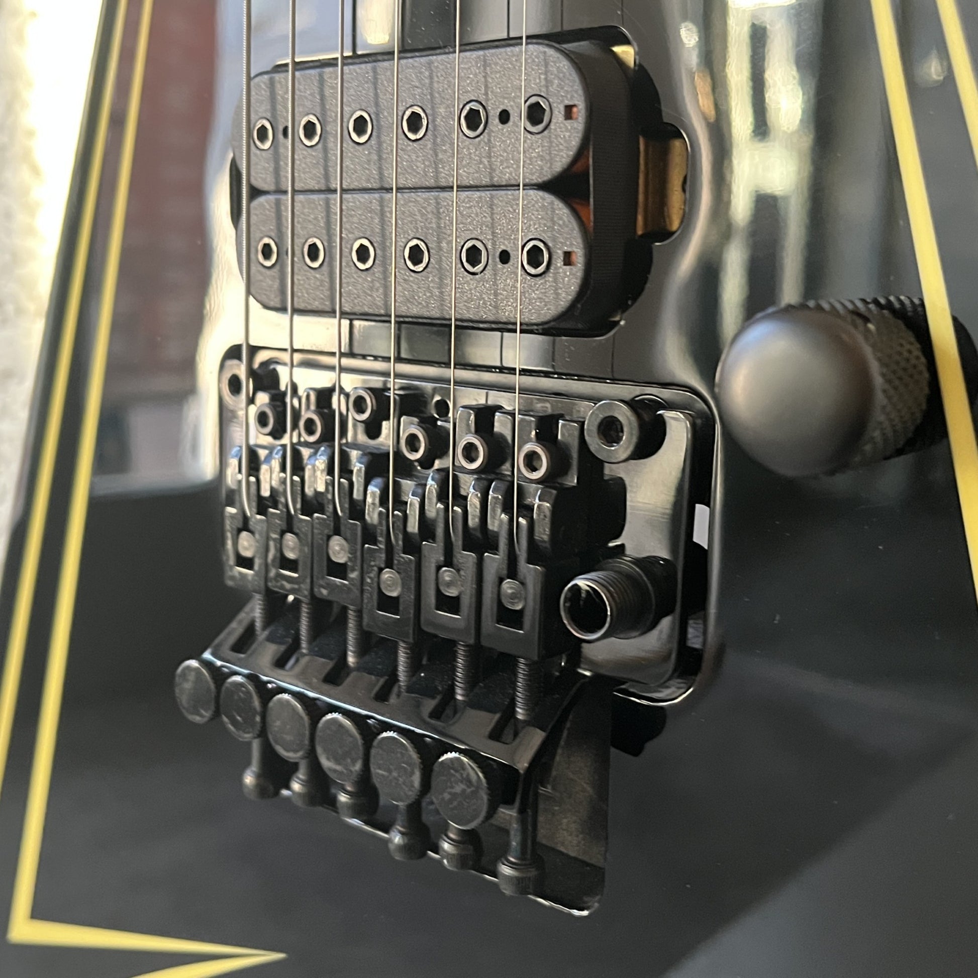 spira v420 flying v black yellow electric guitar bridge