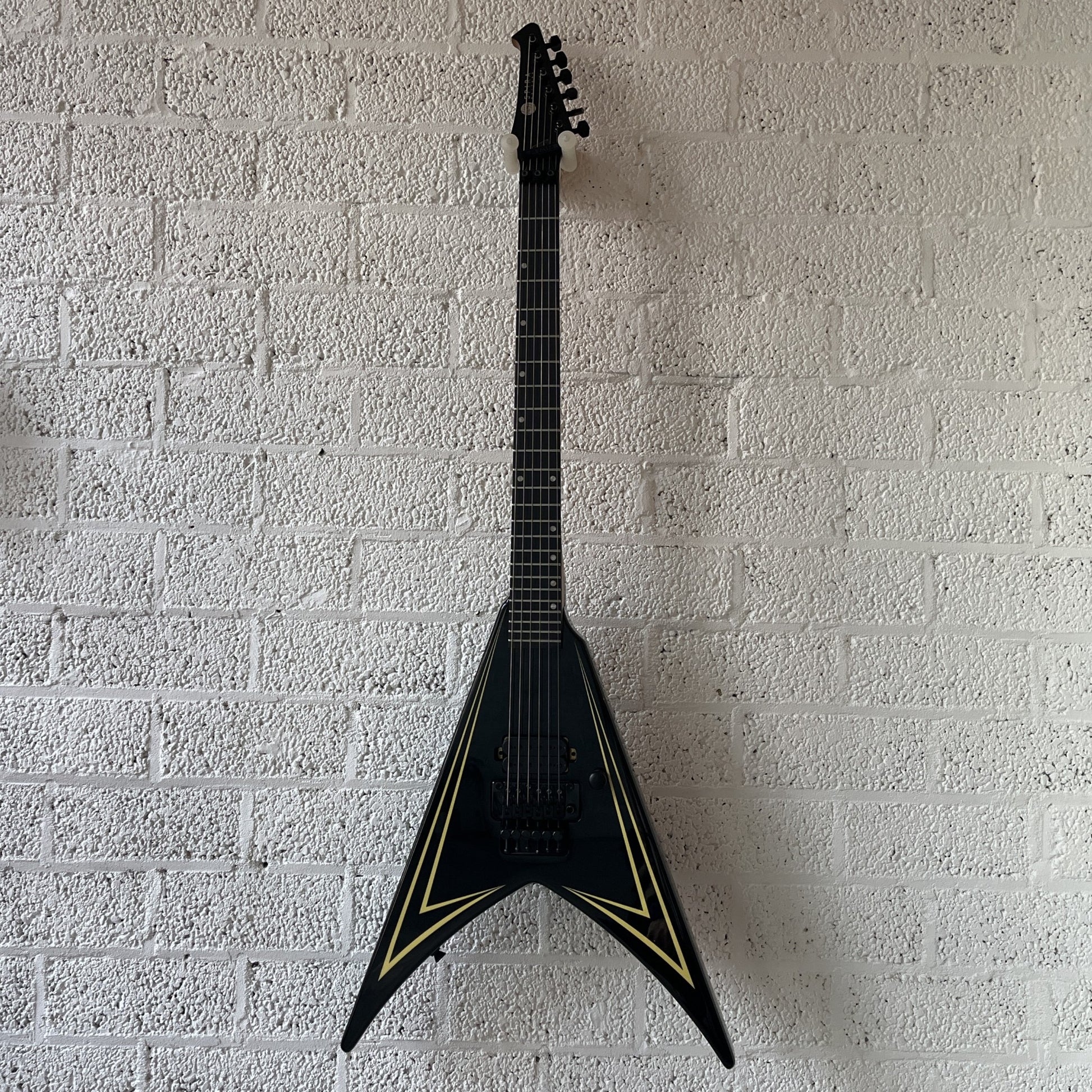 spira v420 flying v black yellow electric guitar
