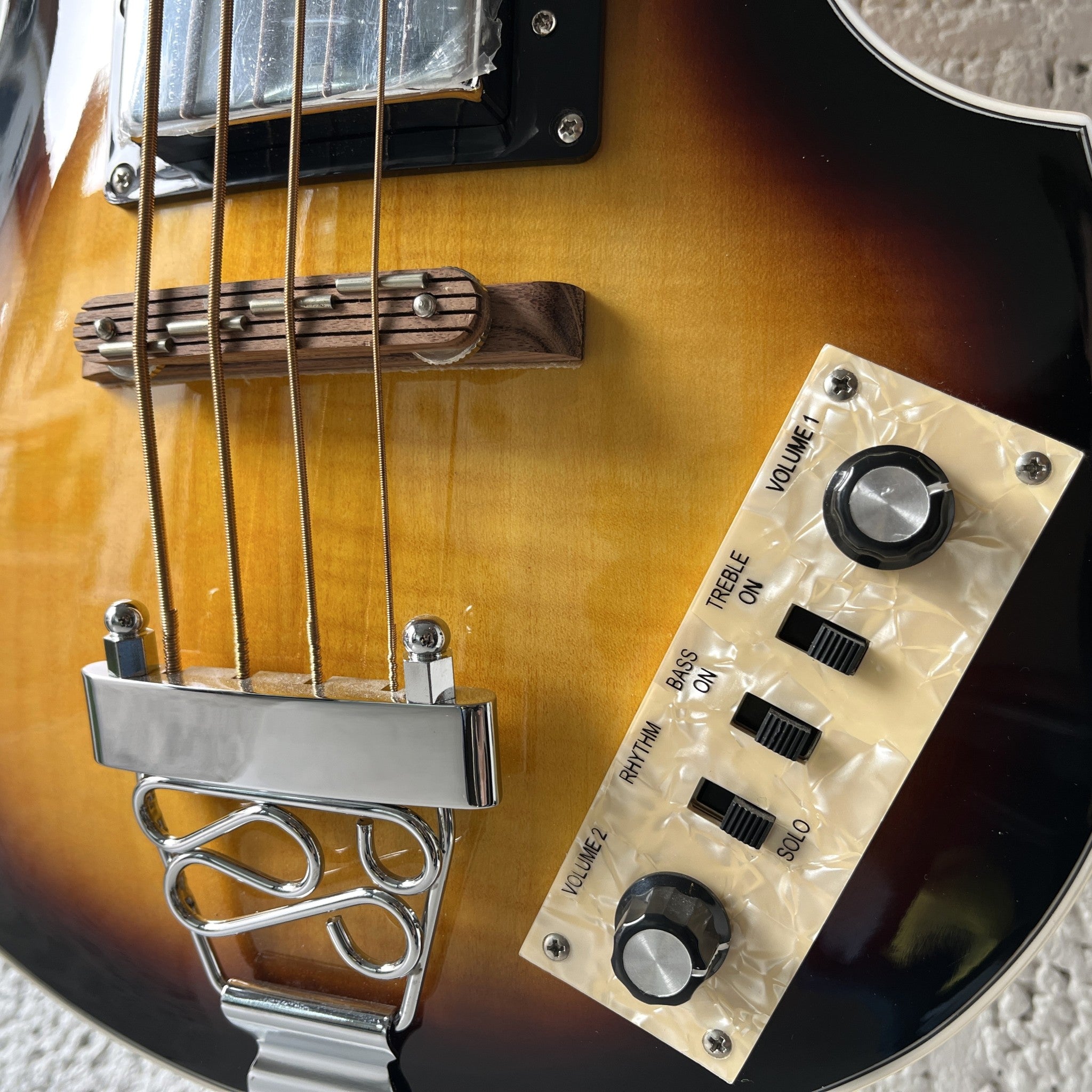 Tokai Violin Bass VB68 Vintage Sunburst – RockSo Music